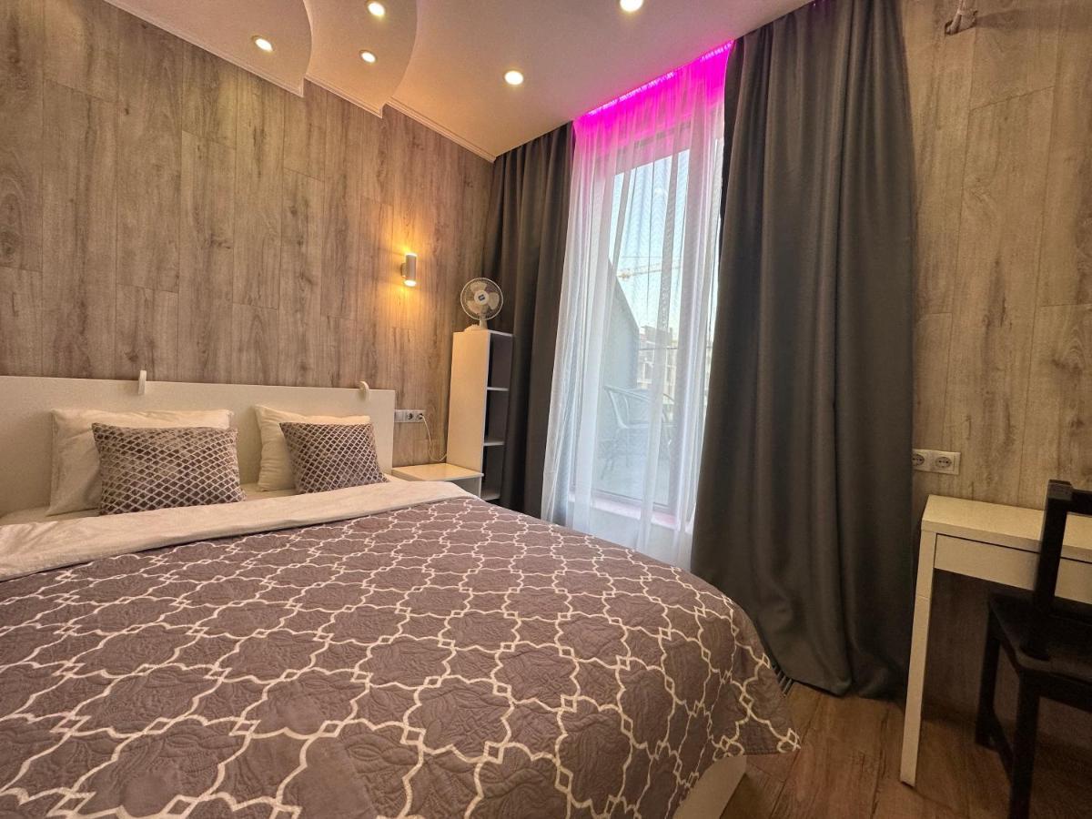 Rybalsky Studio Apartment Dnipro View Kiev Extérieur photo